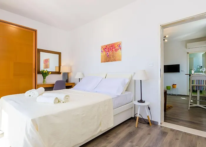 Knego - One Bedroom With Balcony And Sea View *