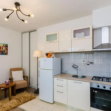 Knego - One Bedroom With Balcony And Sea View