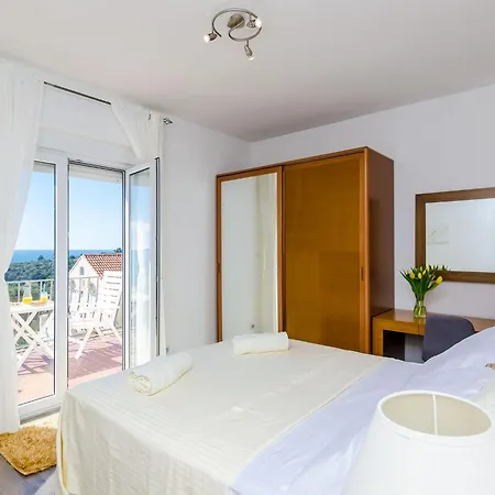 Knego - One Bedroom With Balcony And Sea View Apartment Mlini