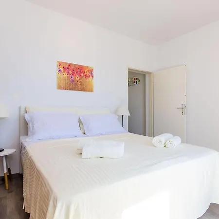 Knego - One Bedroom With Balcony And Sea View Apartment Mlini