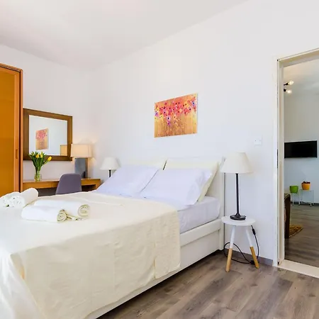 Knego - One Bedroom With Balcony And Sea View *