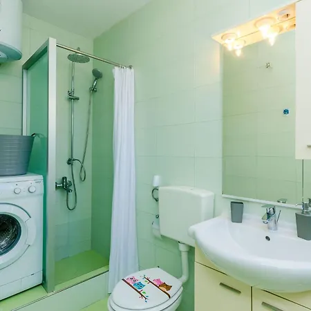 Apartment Knego - One Bedroom With Balcony And Sea View