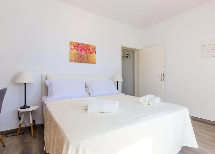 Knego - One Bedroom With Balcony And Sea View 公寓 米利尼